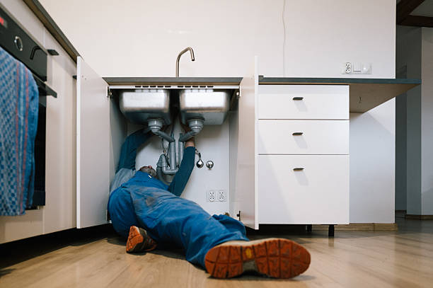 Professional Pipe Repair technician working in DHS, VA